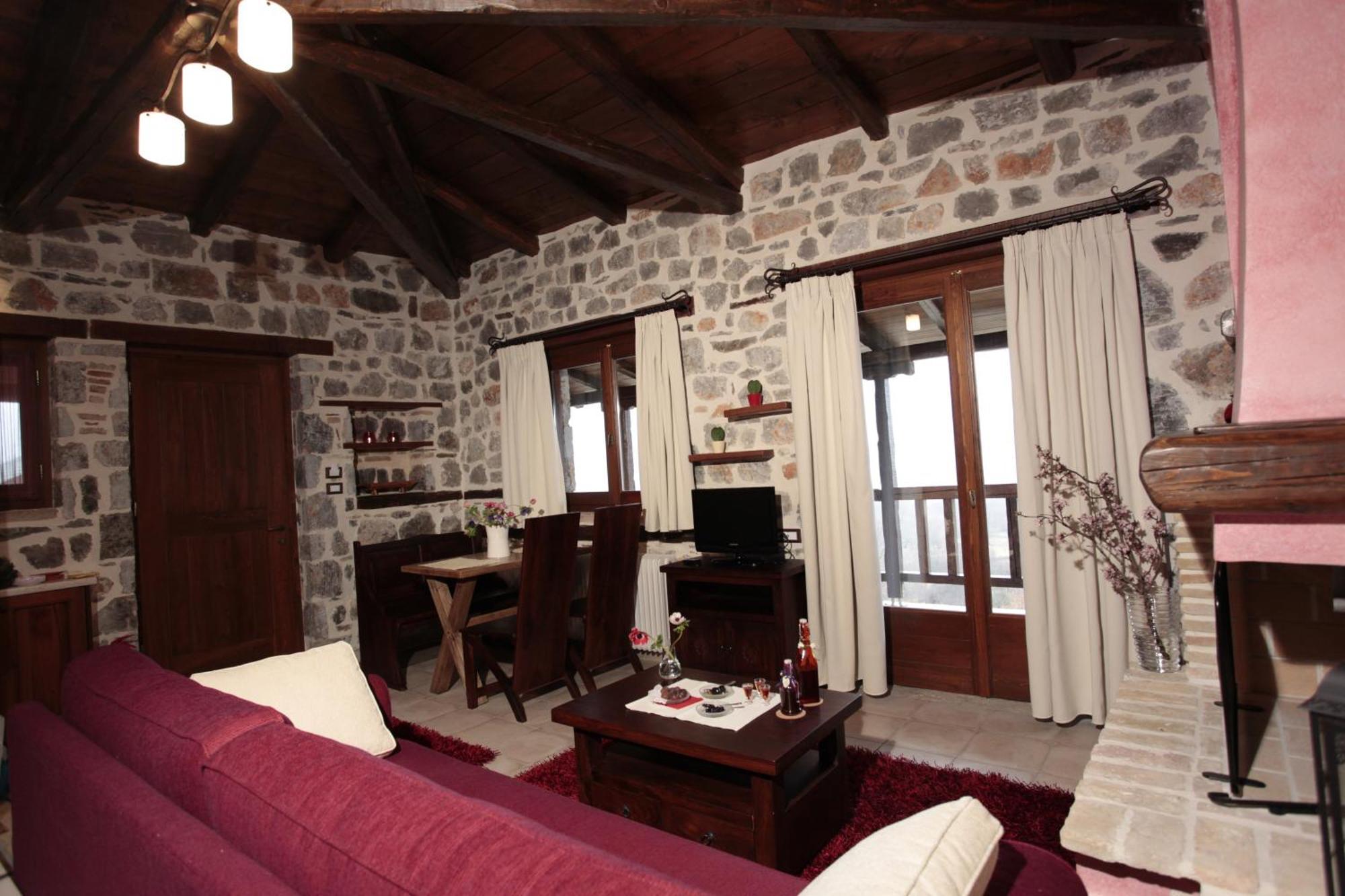 Efharis Filoxenon Apartment Feneos Exterior photo